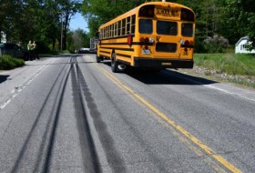 “悲惨的情况”:一名学生在缅因州下车后被拖拉机拖车撞了