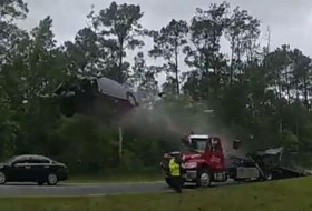 疯狂视频:司机在驾驶拖车后在乔治亚州高速公路上空降