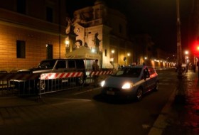 汽车冲进梵蒂冈大门，司机在到达庭院后被捕