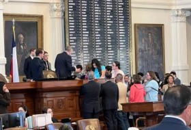 德克萨斯州众议院对有争议的性别治疗禁令的投票连续第二次推迟